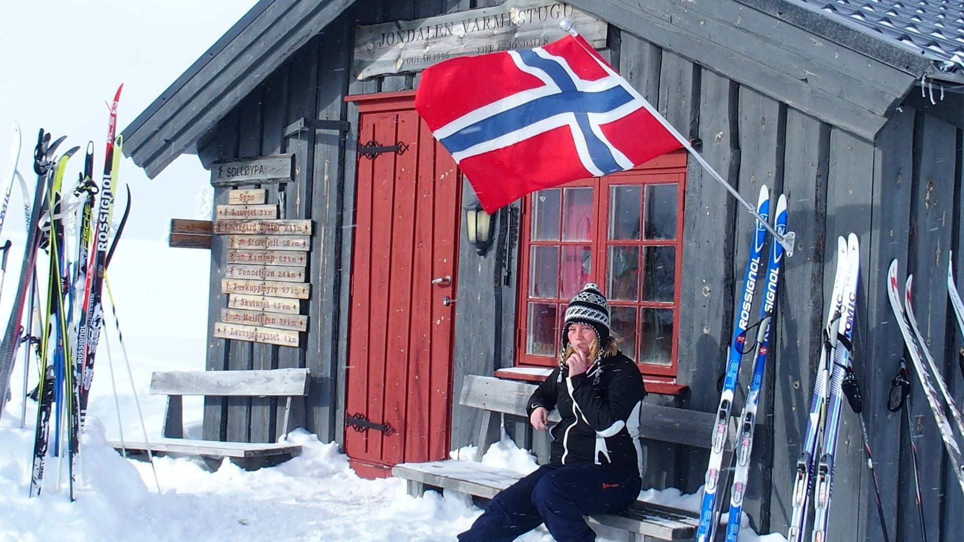 Pause devant une cabane sur le Golsfjellet - Norvège