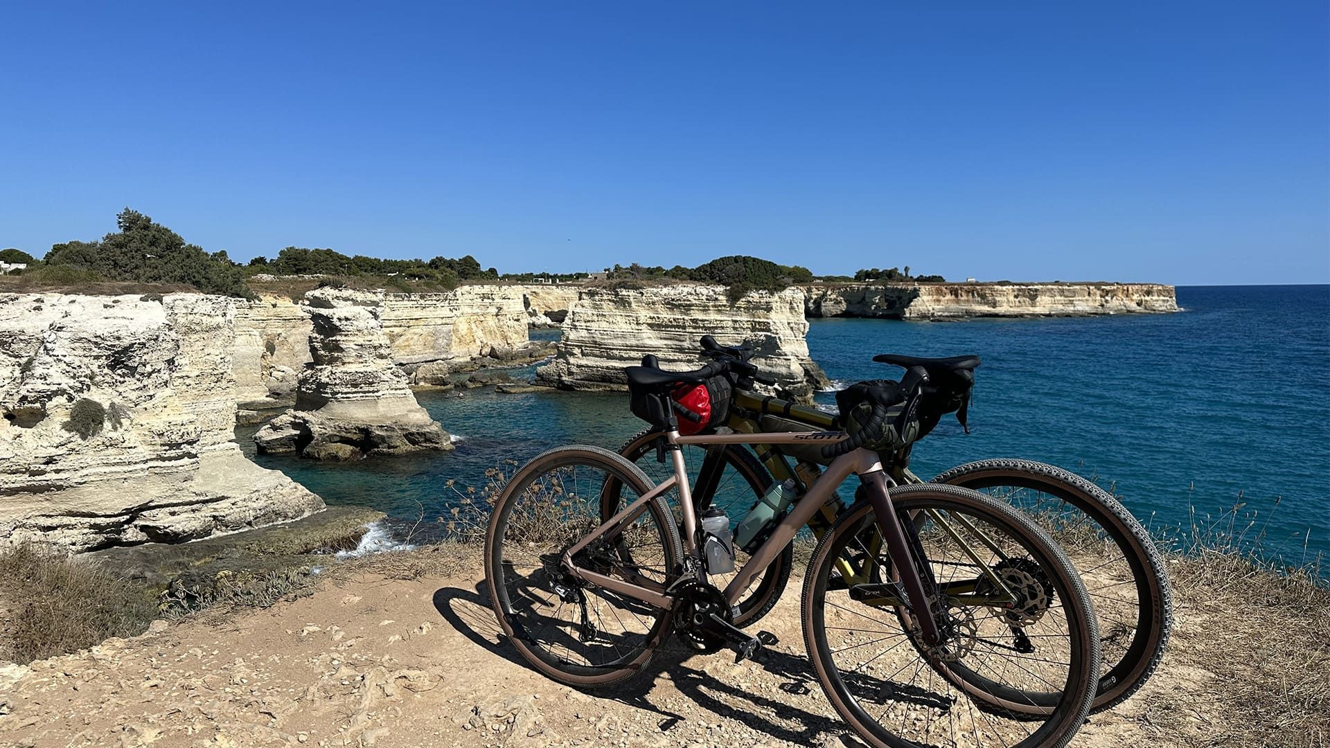 © Frank David Velo Sur La Cote Des Pouilles C Frank David - Italie
