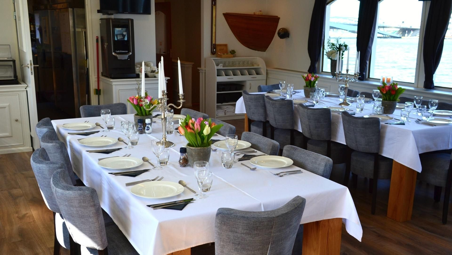 Salon et salle à manger de la péniche Magnifique II - Pays-Bas