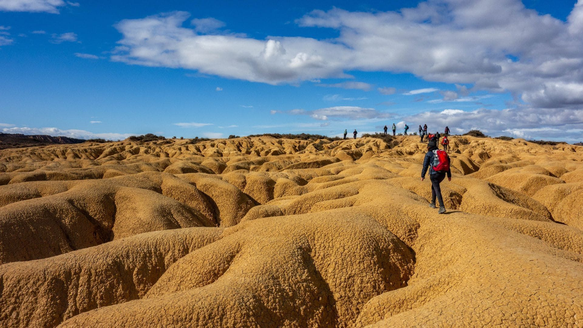 Randonneurs dans le désert des Bardenas - Navarre - Espagne
