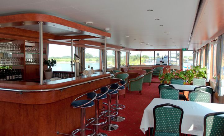 De bar en lounge van de MS Fluvius