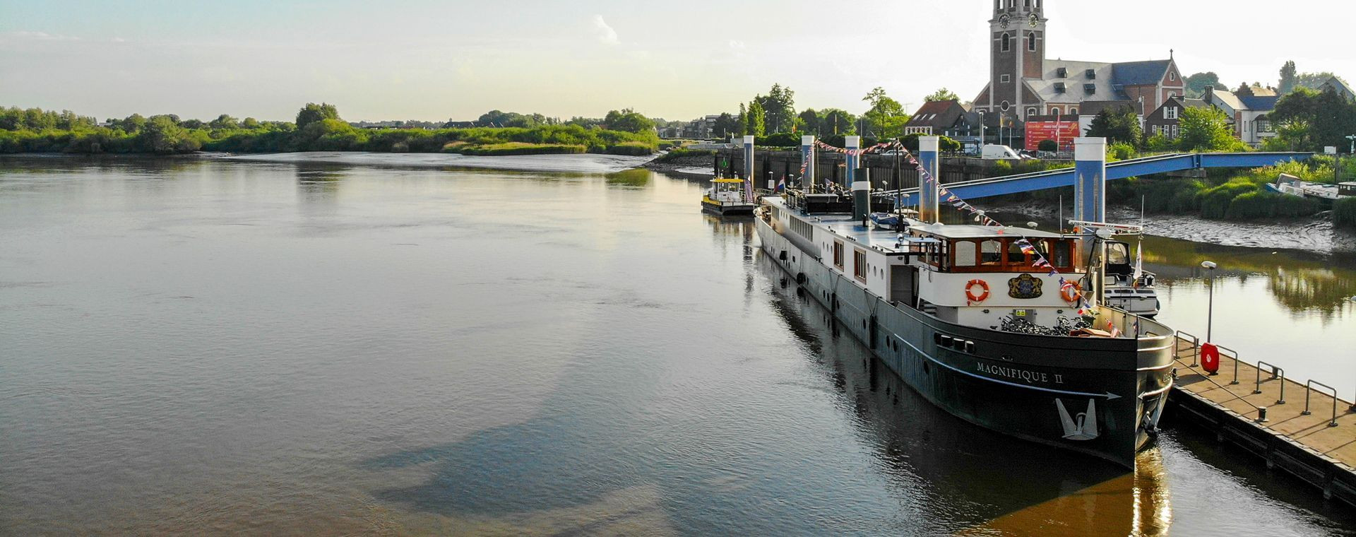 Bateau Magnifique II accosté au quai - Pays-Bas
