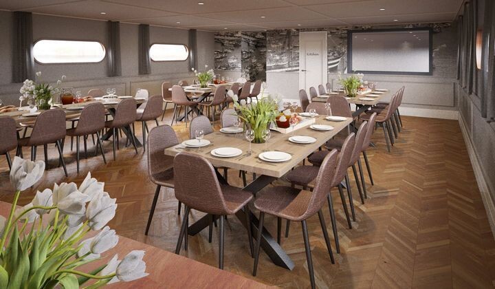Restaurant op het schip Magnifique IV